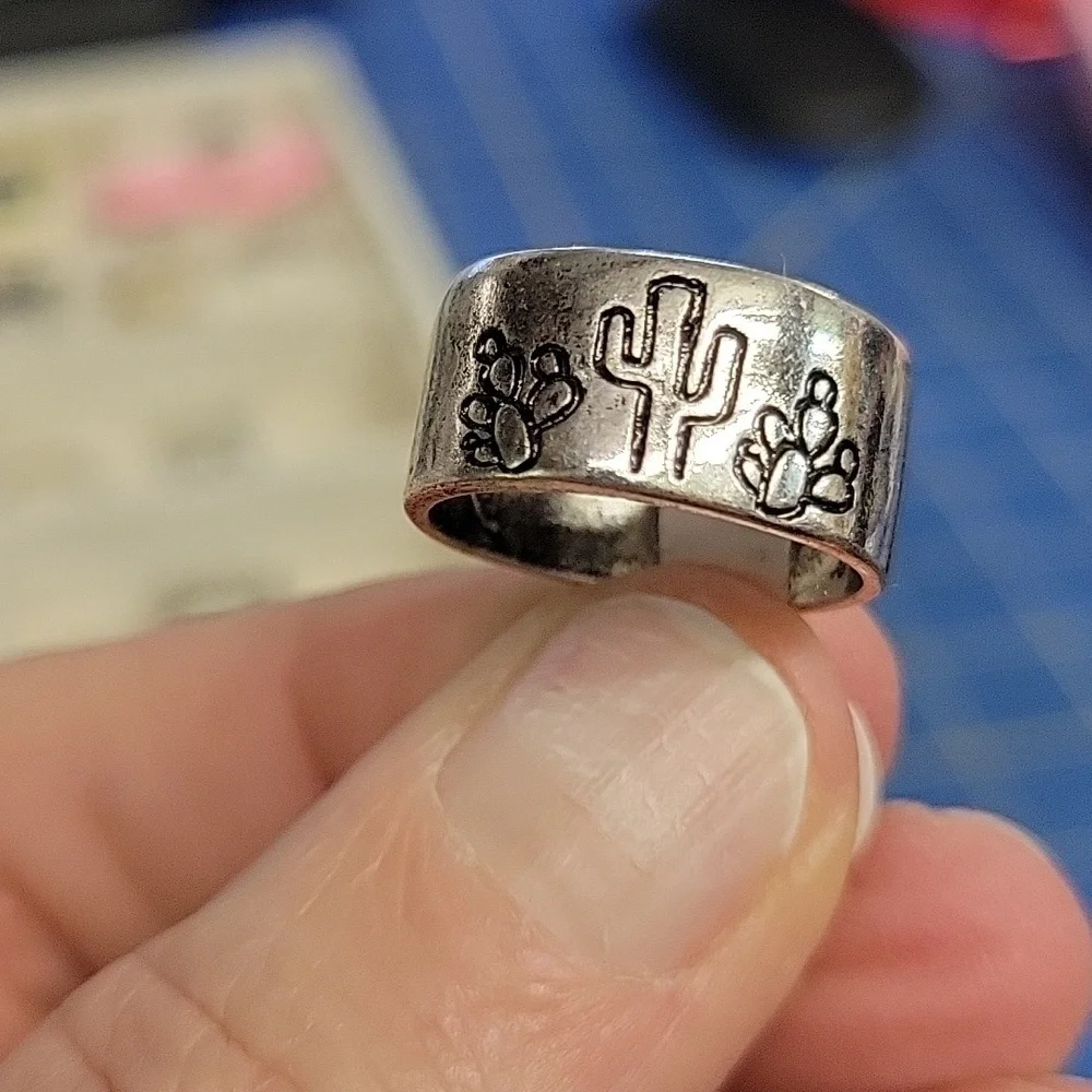 Cactus Wide Band Ring Size 7 - Picture 2 of 5